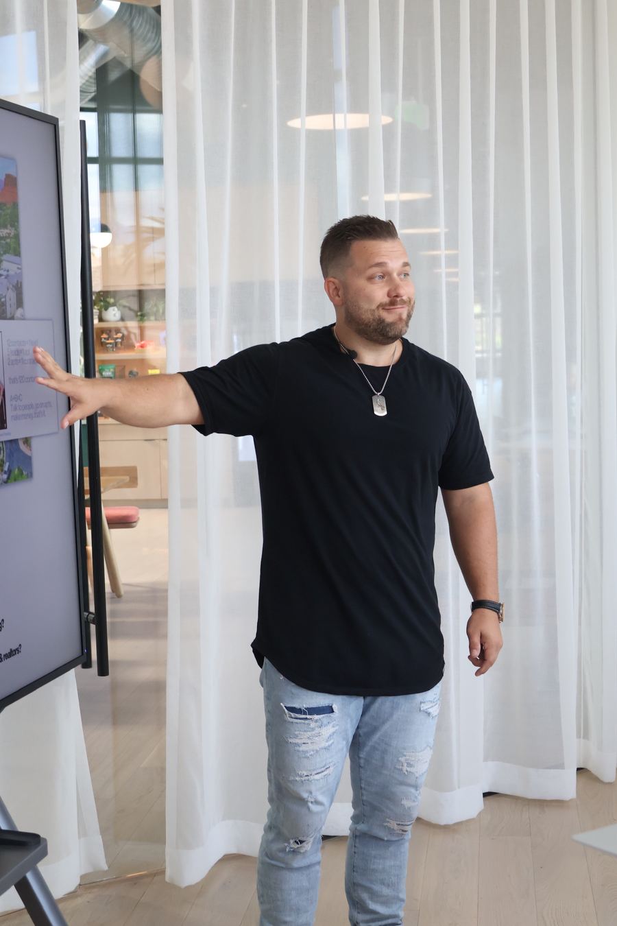 Jeremy Davis coaching a room, pointing at a screen